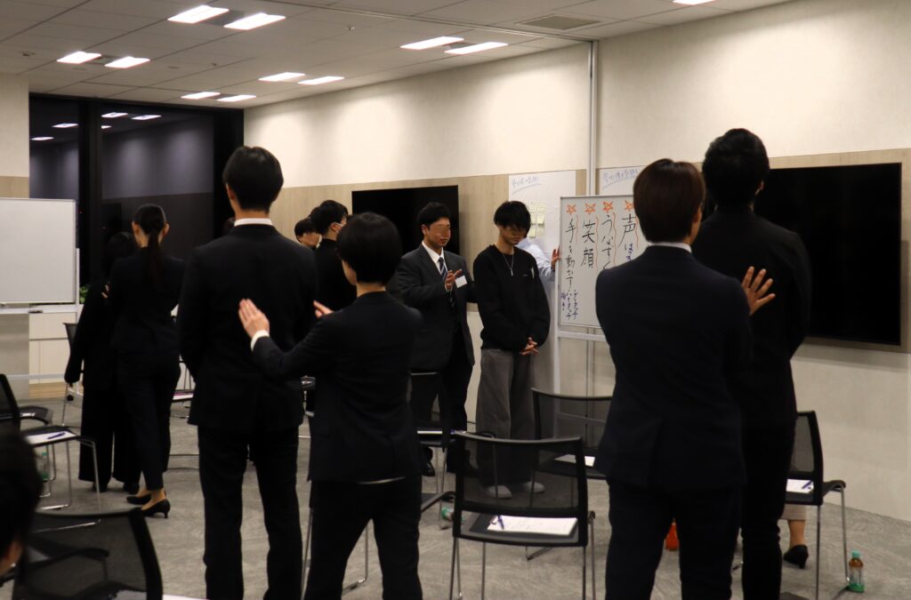 合図とともに、後ろにいる相手に自分の体をあずける。